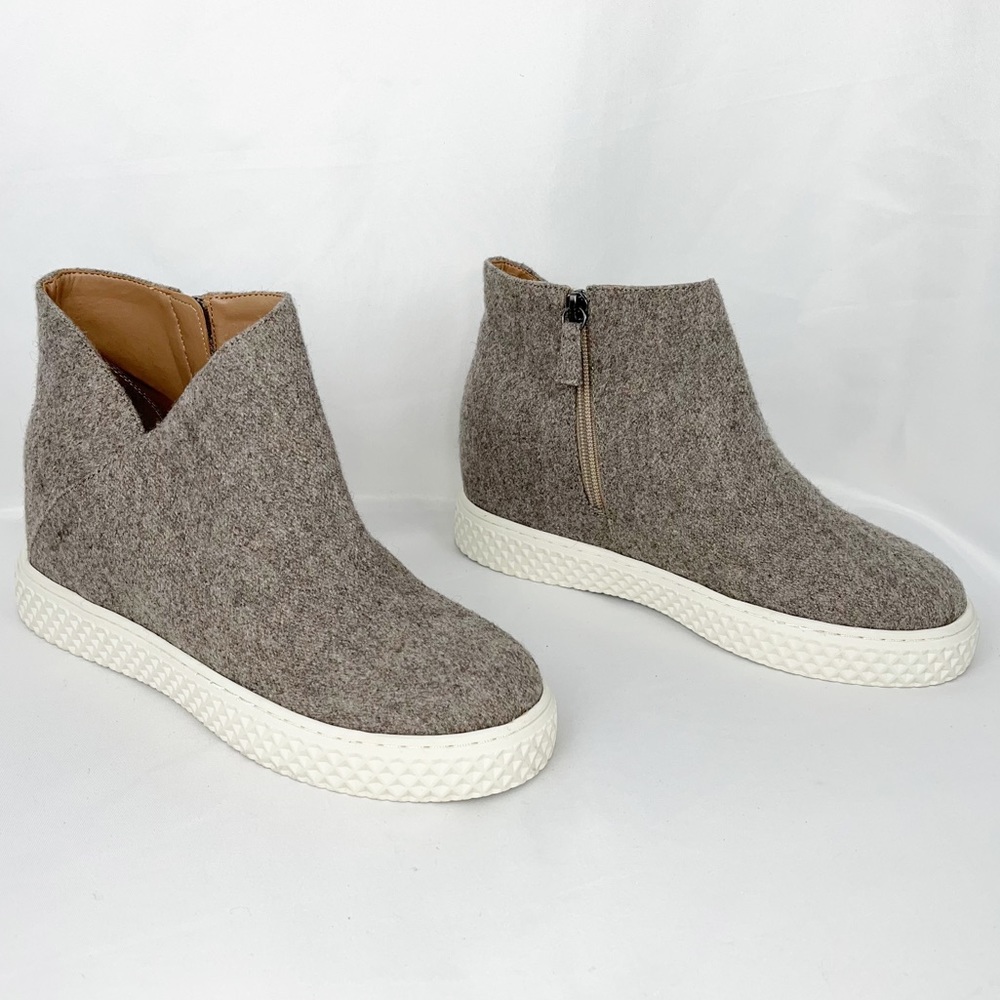 AEROSOLES Gray Ankle Booties with White Soles